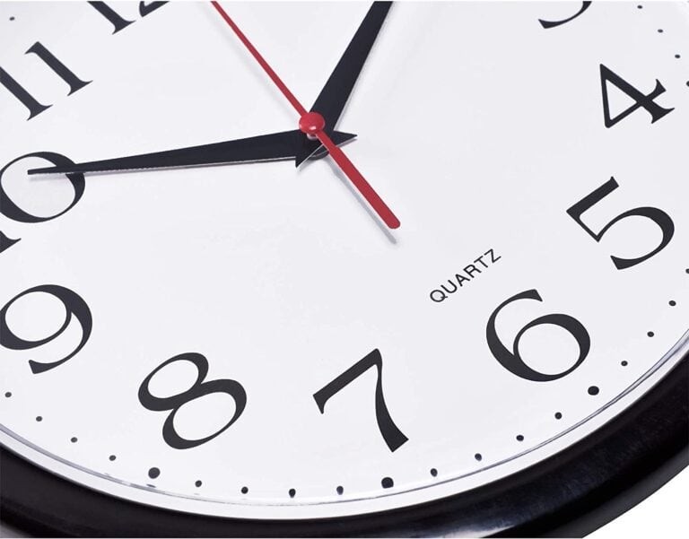 Wall clocks: how to add a functional and stylish decorative element to your interior