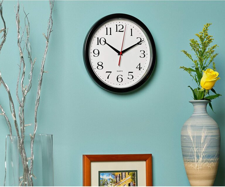 Wall clocks: how to add a functional and stylish decorative element to your interior