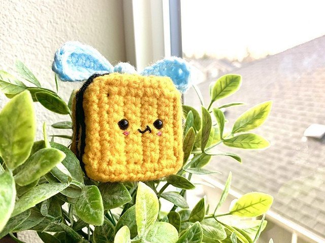 Bee Present Crochet Pattern