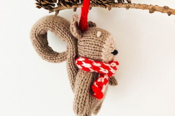Christmas Decor Squirrel Knitting Pattern